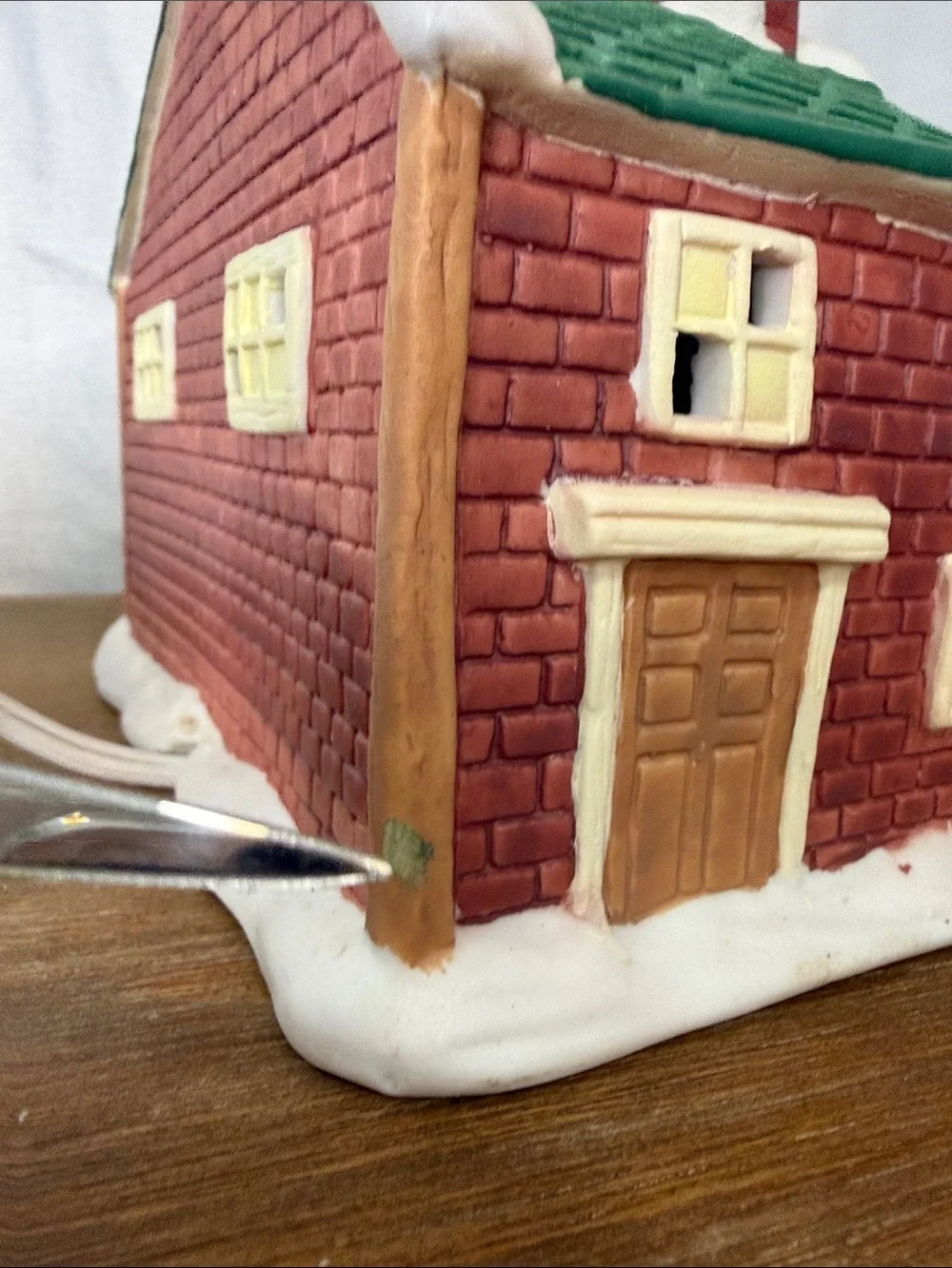 Dickens Keepsake Porcelain Lighted School House Holiday Christmas Collectible